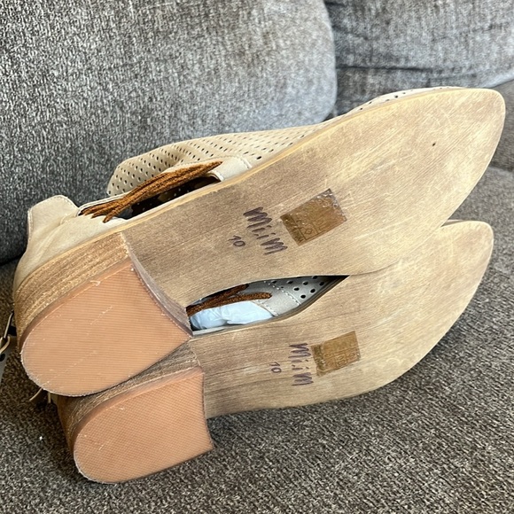 Mi.iM Ariel Heeled Ankle Booties Beige Vegan Suede Perforated boots Size 10 NWOB - Picture 7 of 10